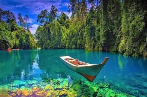 Danau Eksotis di Kalimantan yang Wajib Dikunjungi untuk Liburan Seru